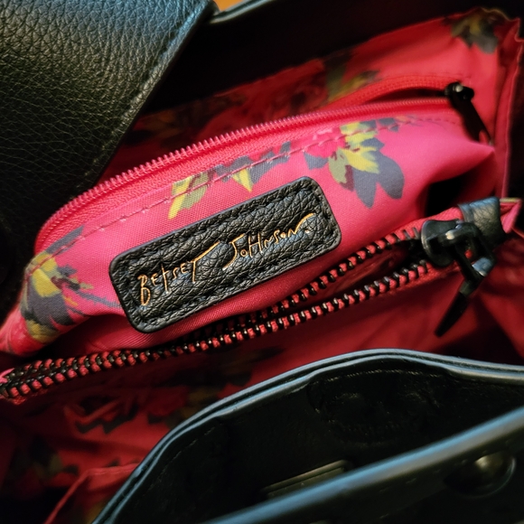 Betsey Johnson Black Skull Embossed Crossbody Bag - Picture 7 of 9